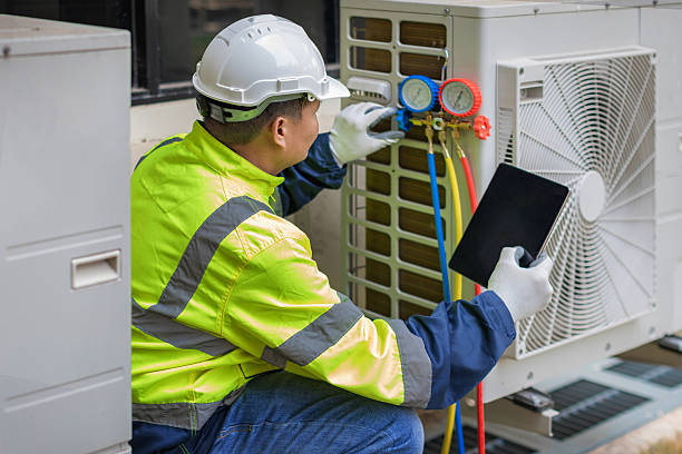 Professional Hvac technician working in Weirsdale, FL